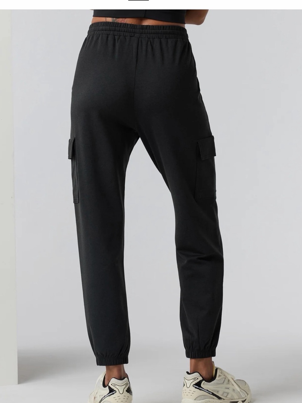 Vuori Boyfriend Cargo Jogger Womens Medium Heather Black